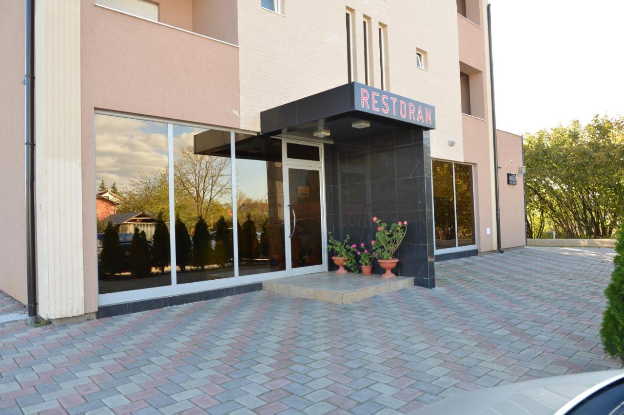 Hotel Konstantin Laplje Selo Esterno foto